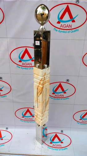 Wooden master pillar